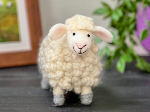 Needle Felted Sheep Decoration Handmade Ornament Felted Shelf Decoration Cute White Sheep Homemade Gift Seventh Wedding Anniversary Wool